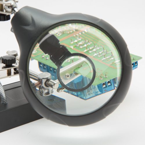 Panelltartó nagyítóval és forrasztópáka tartóval